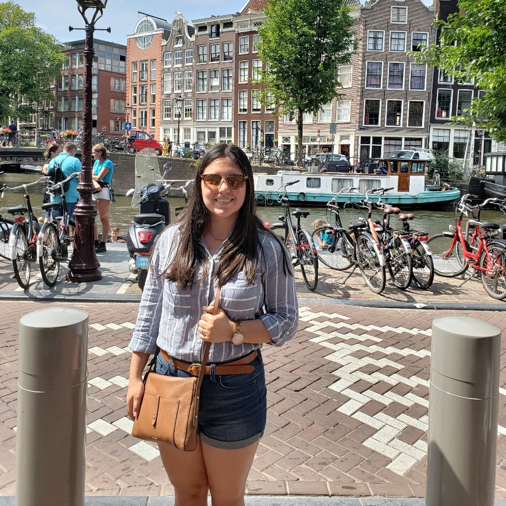 Meet your Posher, Anisa